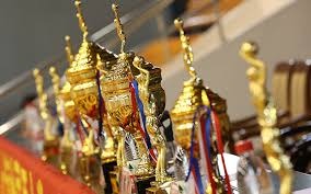 牛牛这手牌真值你冒险吗（牛牛这手牌，值得一搏吗？）